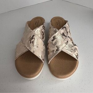 Clarks Collection Jillian Wedges in Criss Cross Sandals  Camo, Sz  7.5 M
